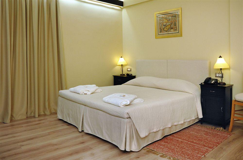Efplias Hotel Apartments Pireus Zewnętrze zdjęcie